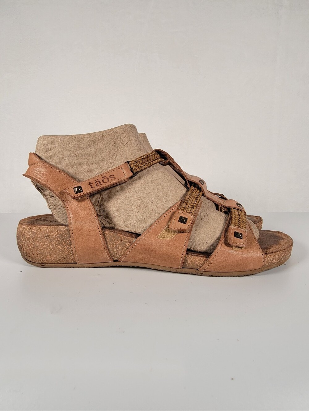 Taos Eleanor Sandal In Camel, Size 10-10.5 - Picture 3 of 14